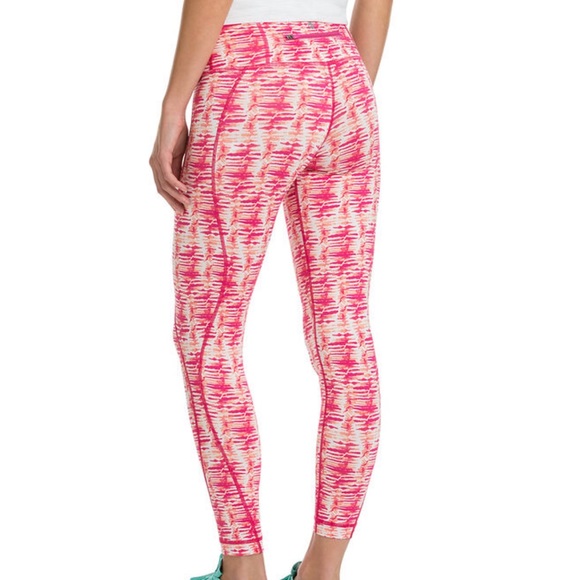 Vineyard Vines Watercolor Lines Printed Performance Leggings - Picture 2 of 8